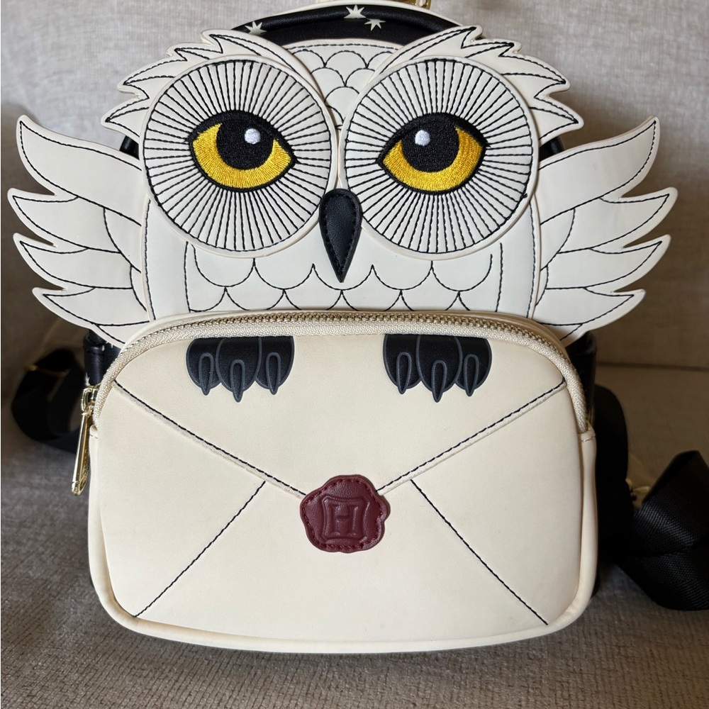 Loungefly Harry Potter Hedwig Design Cream and Black Women's Bag